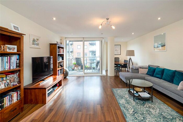 2 Bedroom Apartment To Rent In Berglen Court, Branch Road, London, E14