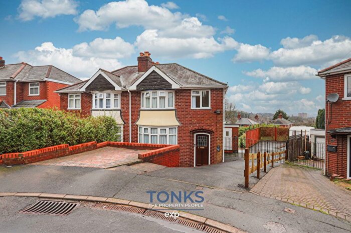 3 Bedroom Semi Detached House For Sale In Hillside Avenue, Rowley Regis, B65