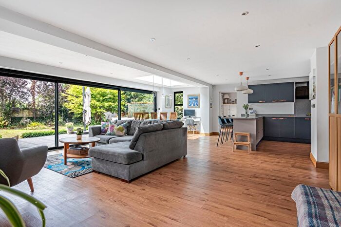 4 Bedroom Detached House For Sale In Wield Road, Medstead, Alton, Hampshire, GU34
