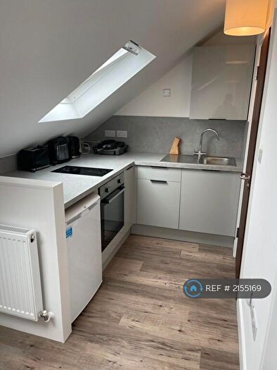 Studio To Rent In Hedge Lane, London, N13