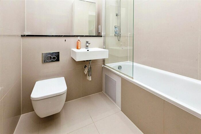 1 Bedroom Flat For Sale In Market Street, Maidenhead, Berkshire, SL6