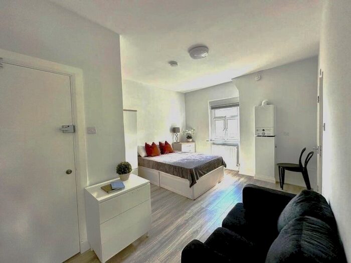 Studio To Rent In Mount View Road, London, N4