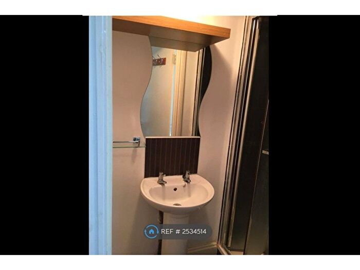 6 Bedroom Semi-Detached House To Rent In Village Way, Pinner, HA5