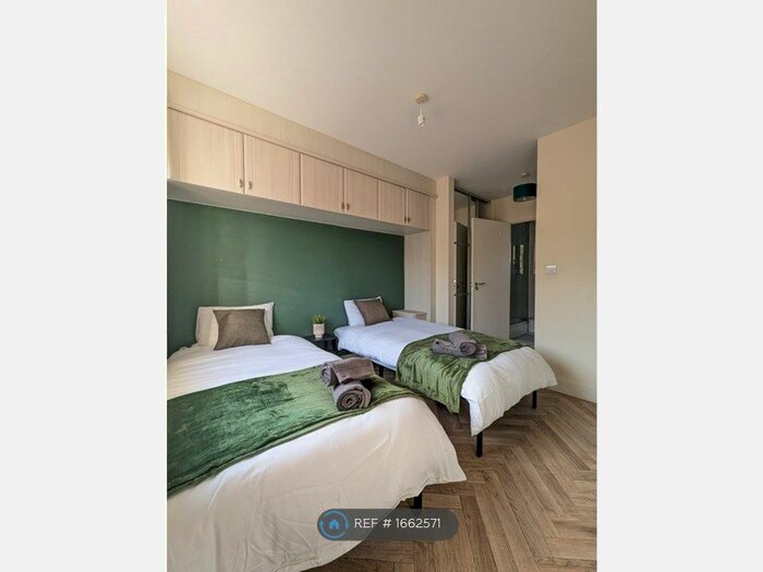 2 Bedroom Flat To Rent In Heron House, Reading, RG2