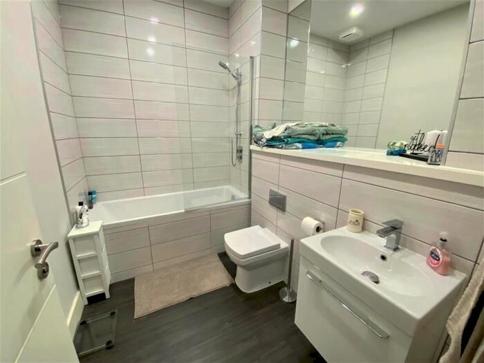 2 Bedroom Flat To Rent In Dawsons Square, Pudsey, LS28