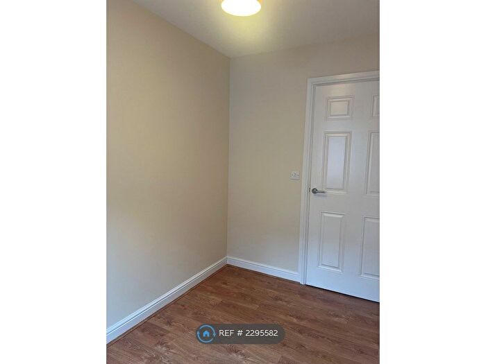 2 Bedroom Flat To Rent In Bromley Close, Harlow, CM20