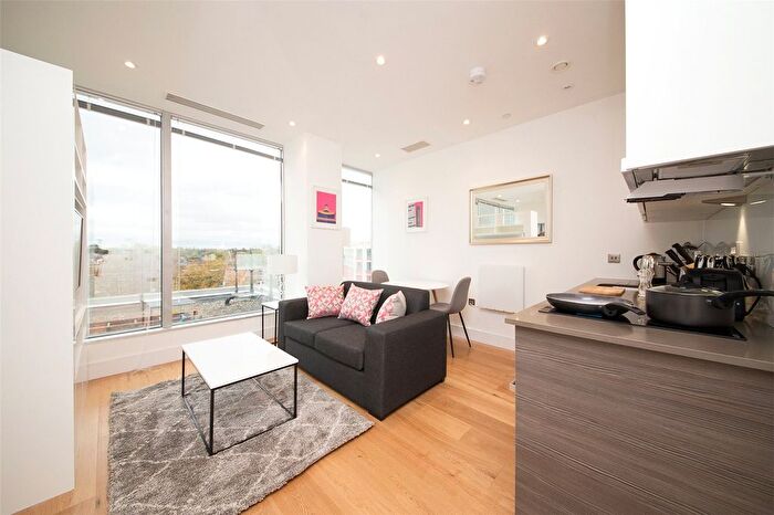 Studio To Rent In Staines Road, Hounslow, TW3