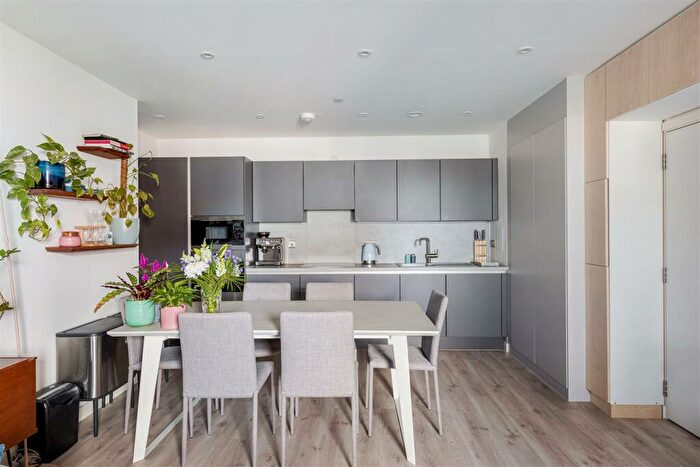 2 Bedroom Apartment For Sale In Shipbuilding Way, Upton Park, E13