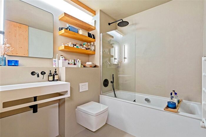 1 Bedroom Flat To Rent In Barretts Grove, London, N16