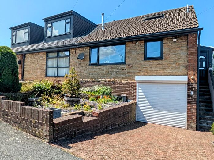 2 Bedroom Semi-Detached House For Sale In Fairway Walk, Bradford, BD7