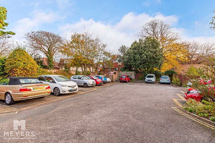 1 Bedroom Flat For Sale In Sea Road, Bournemouth, BH5