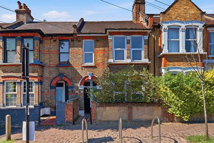 2 Bedroom Flat For Sale In Francis Road, Leyton, E10