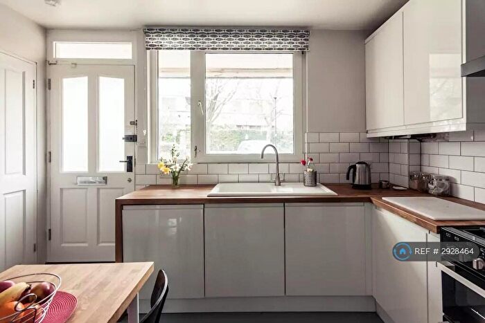 3 Bedroom Maisonette To Rent In Knapp Road, London, E3