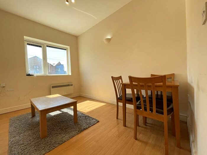 1 Bedroom Flat To Rent In Crwys Road, Cathays, Cardiff, CF24