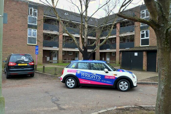 1 Bedroom Apartment To Rent In Thundridge Close, Welwyn Garden City, AL7