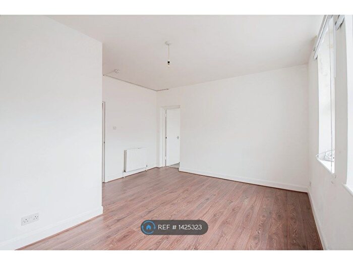 1 Bedroom Flat To Rent In Penge High Street, Penge, SE20