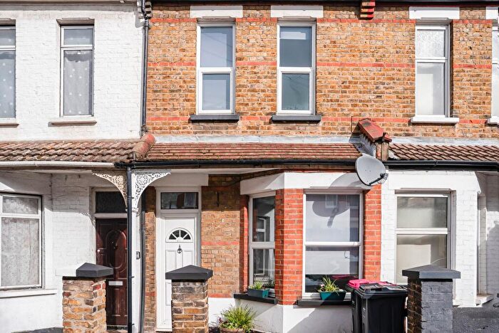 2 Bedroom Terraced House For Sale In North Avenue, Southchurch Village, SS2