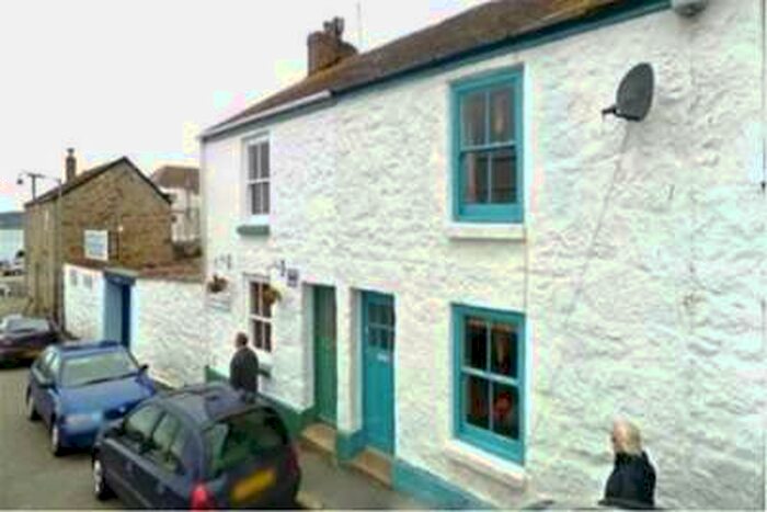 2 Bedroom House To Rent In Penzance, TR18