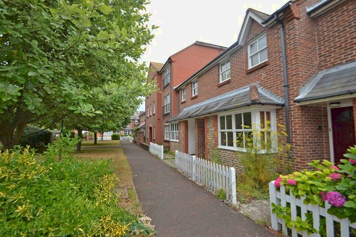 1 Bedroom Flat To Rent In High Street, Worthing, BN11