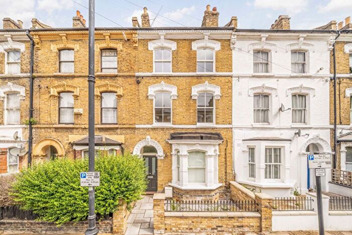 2 Bedroom Flat For Sale In Ferndale Road, Clapham, SW4