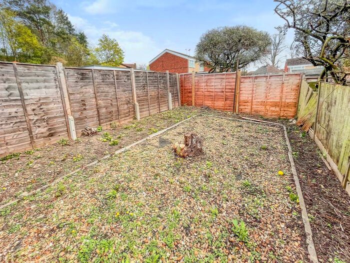 2 Bedroom Flat To Rent In Denis Close, Leicester, LE3