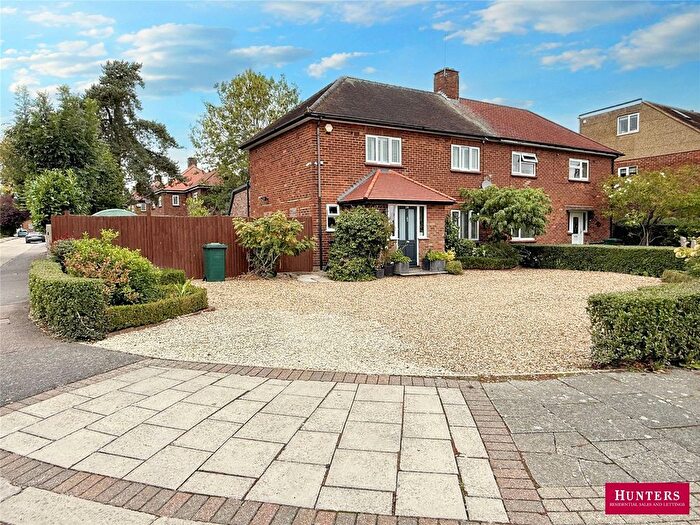 3 Bedroom Semi-detached House For Sale In Stanhope Road, Barnet, EN5