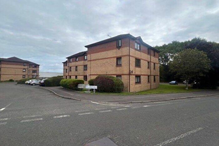 3 Bedroom Flat To Rent In Lochfield Road, Paisley, PA2