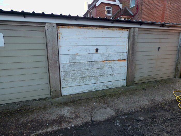 Garage / Parking To Rent In Fitzalan Road, Littlehampton, BN17