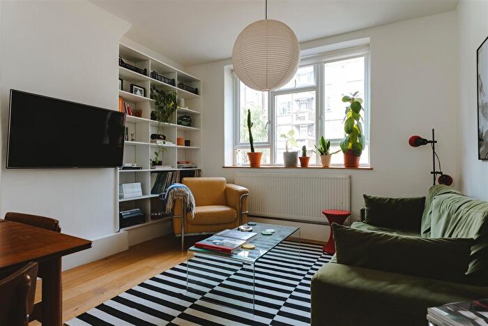 3 Bedroom Flat For Sale In Pendley House, Hackney, E2