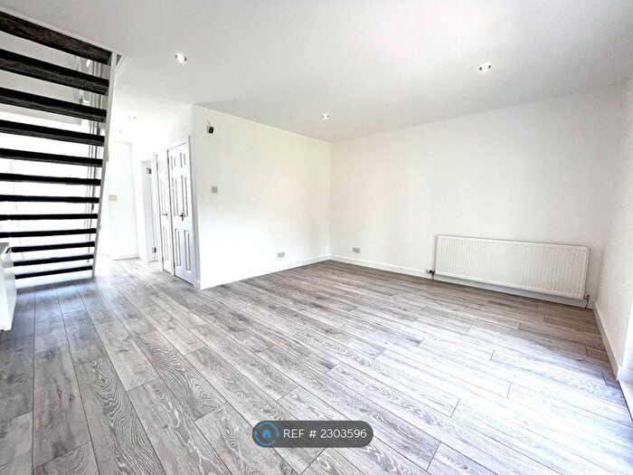 2 Bedroom Terraced House To Rent In Hazlehead Place, Aberdeen, AB15