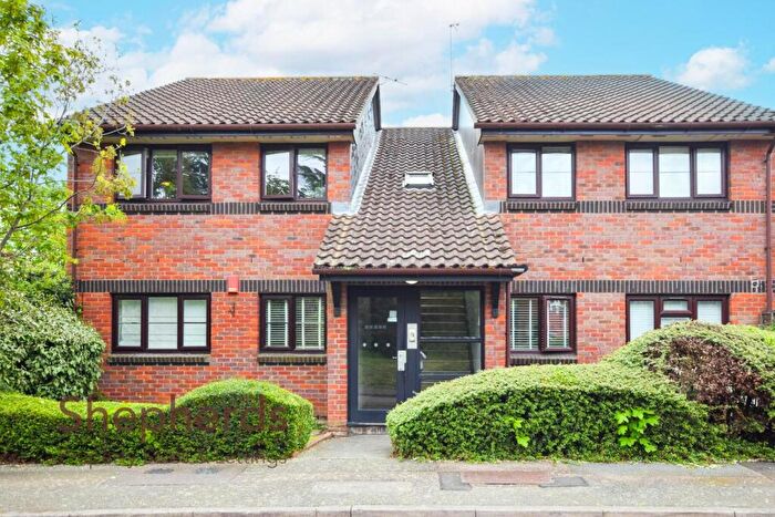 2 Bedroom Flat For Sale In Welsummer Way, Cheshunt, EN8