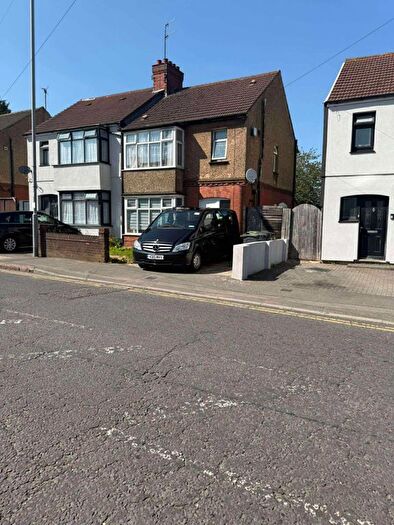 3 Bedroom Semi-Detached House To Rent In Luton, LU1