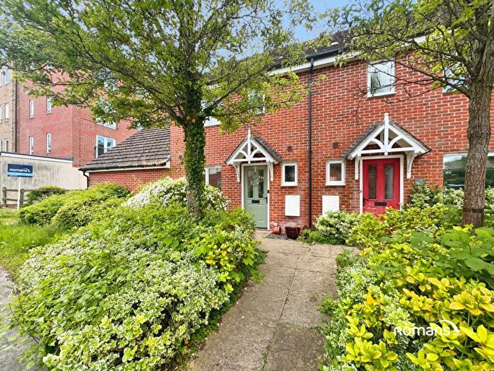 3 Bedroom Semi-Detached House For Sale In Skippetts Gardens, Basingstoke, RG21