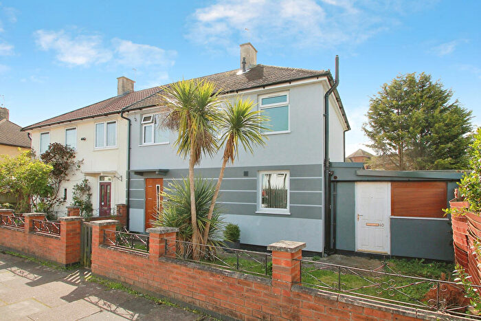 3 Bedroom Semi-Detached House For Sale In Caledine Road, New Parks, Leicester, Leicestershire, LE3