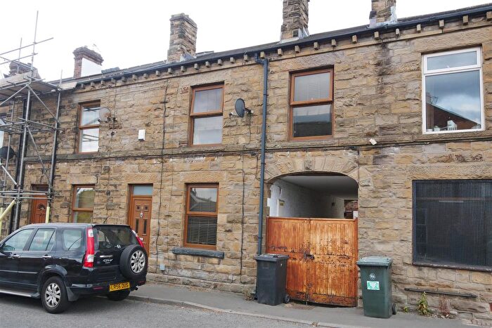 3 Bedroom Property To Rent In Baghill Road, Tingley, Wakefield, WF3