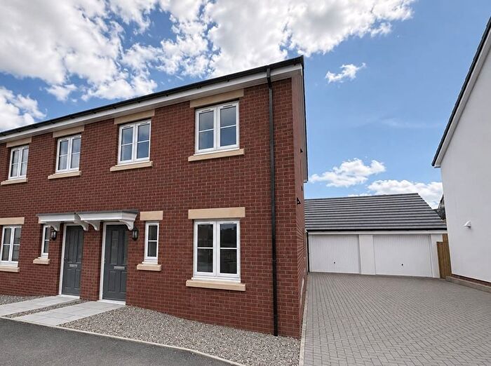3 Bedroom Semi-Detached House For Sale In Priory Fields, St Clears, SA33