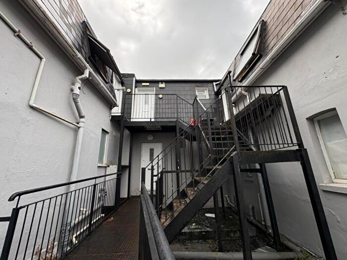 3 Bedroom Flat To Rent In Charminster Road, Bournemouth, Dorset, BH8
