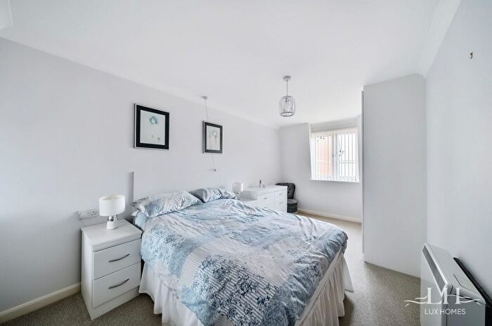 1 Bedroom Flat For Sale In Draper Court, Hornchurch, RM12