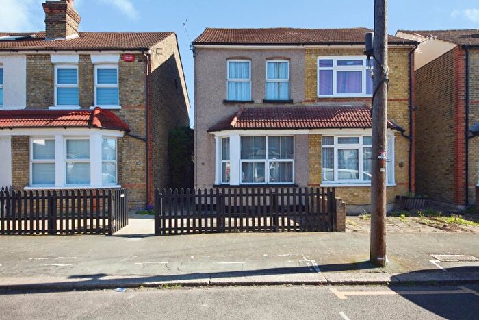 2 Bedroom Semi Detached House For Sale In Drummond Road, Romford, RM7