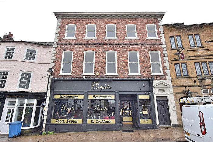 2 Bedroom Flat To Rent In Market Place, Richmond, DL10