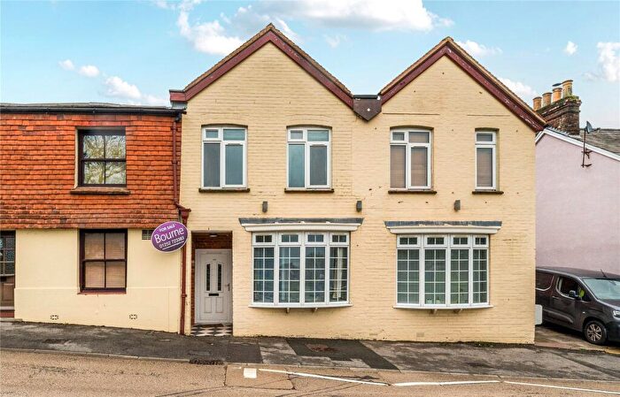 3 Bedroom Apartment For Sale In Upper Hale Road, Farnham, Surrey, GU9