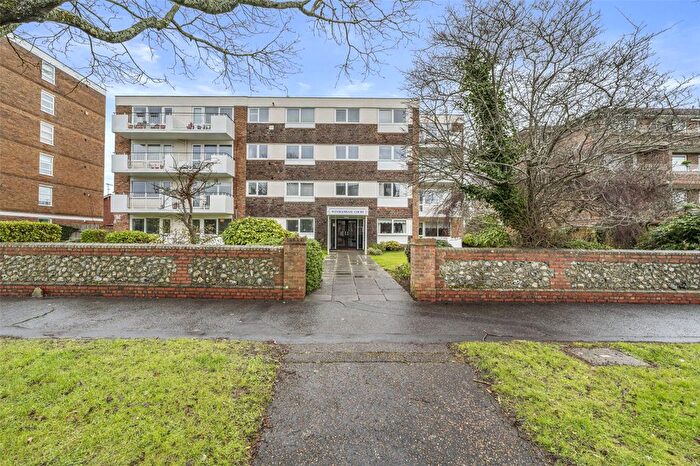 1 Bedroom Flat For Sale In Grand Avenue, Worthing, West Sussex, BN11