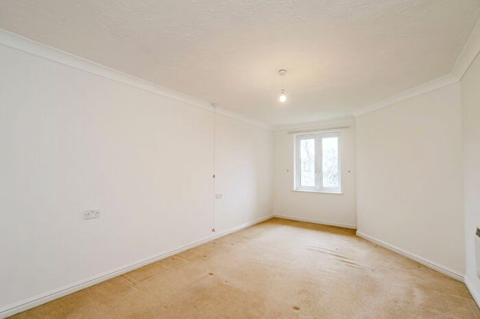 2 Bedroom Property For Sale In Byron Court, Chichester, PO19