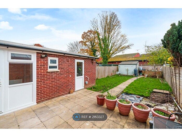 3 Bedroom Terraced House To Rent In Honeyhill Road, Bracknell, RG42