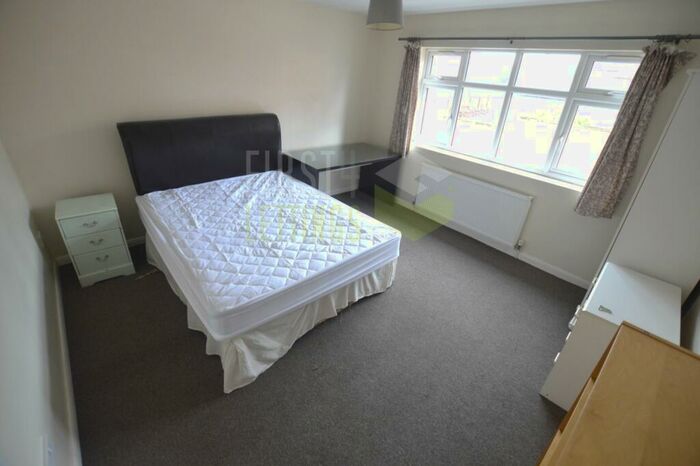 8 Bedroom Semi-Detached House To Rent In Avenue Road Extension, Clarendon Park, LE2