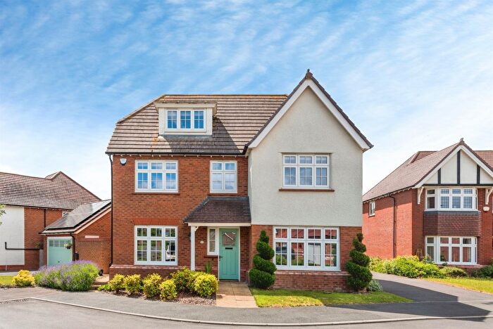 5 Bedroom Detached House For Sale In Jade Close, Swindon, SN25