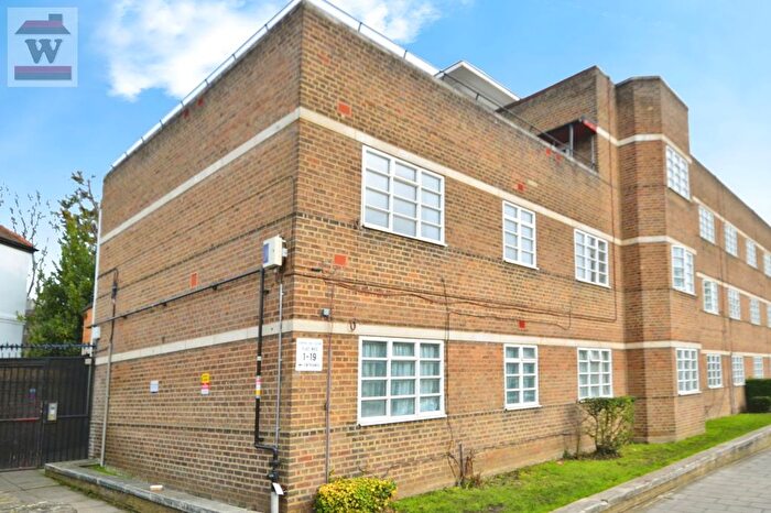 3 Bedroom Flat To Rent In London Road, Isleworth, TW7