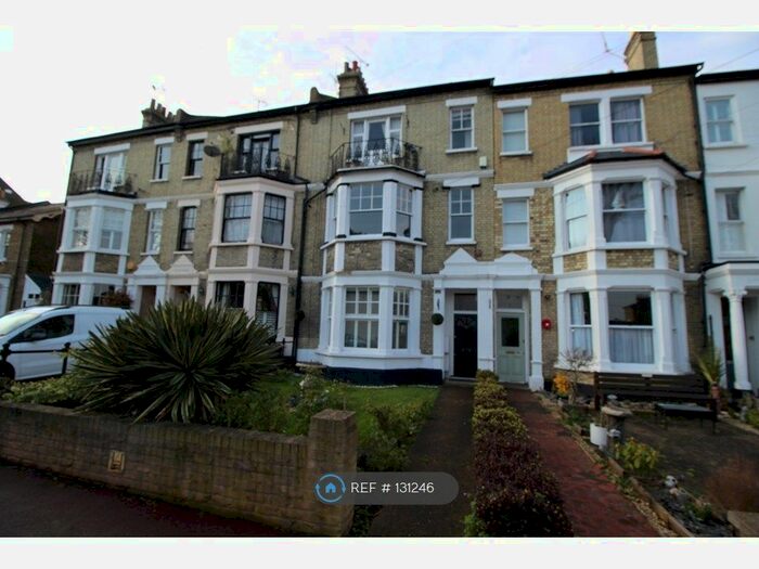 2 Bedroom Flat To Rent In Southend On Sea, Southend-On-Sea, SS1