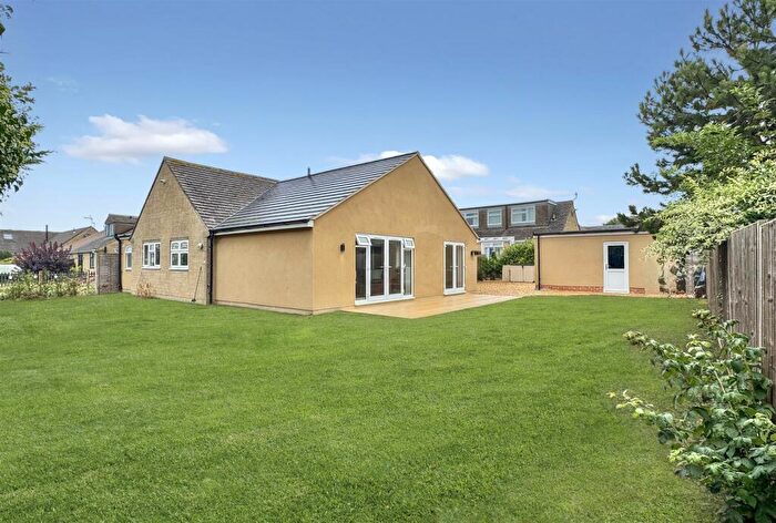 4 Bedroom Bungalow For Sale In Stratton, Cirencester, GL7