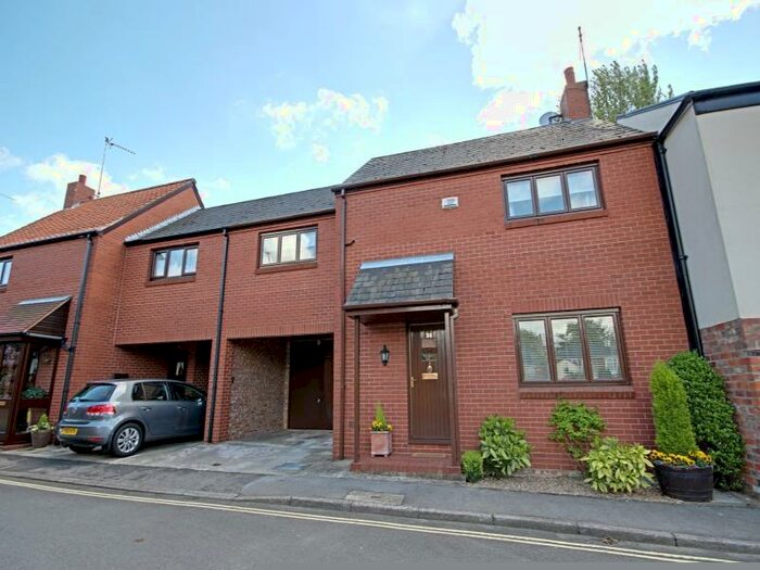 3 Bedroom Mews To Rent In Tiger Lane, Beverley, HU17
